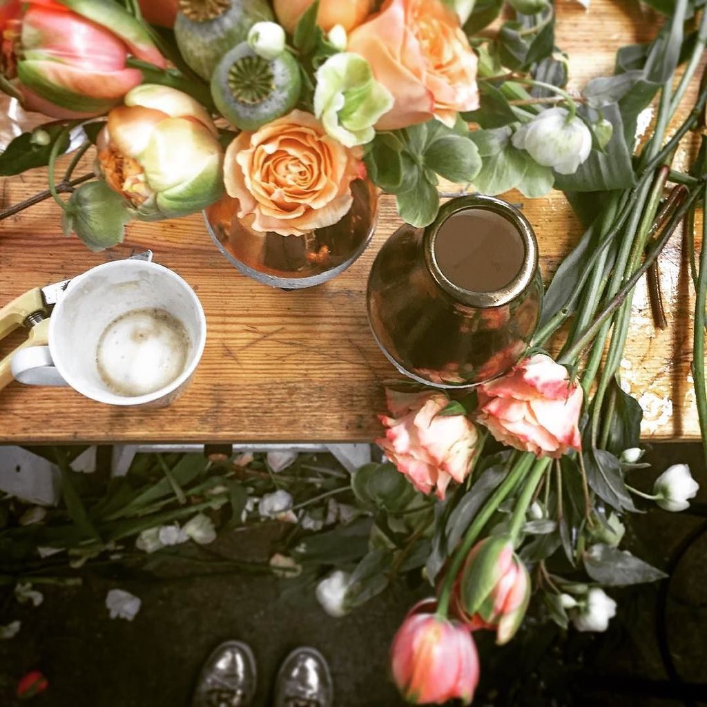 Brighten up these rainy days: #drinkcoffee #surroundyourselfwithflowers #bemessy #dosometh… ift.tt/1TLQEmE