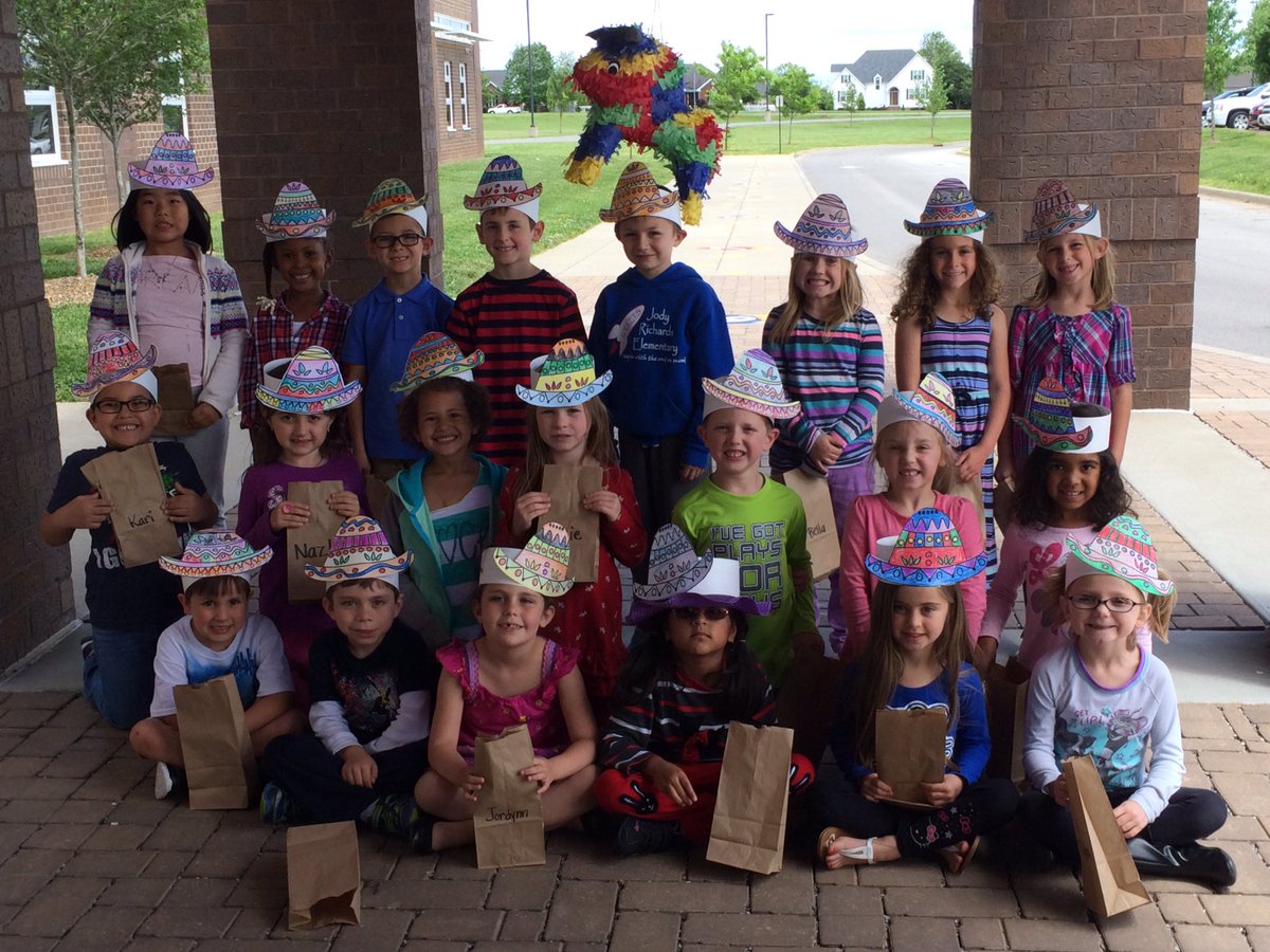 Brigancesclass's tweet photo. We learned about Cinco de Mayo traditions and a few Spanish words today! They loved the piñata and candy! https://t.co/sBKprbnhQh
