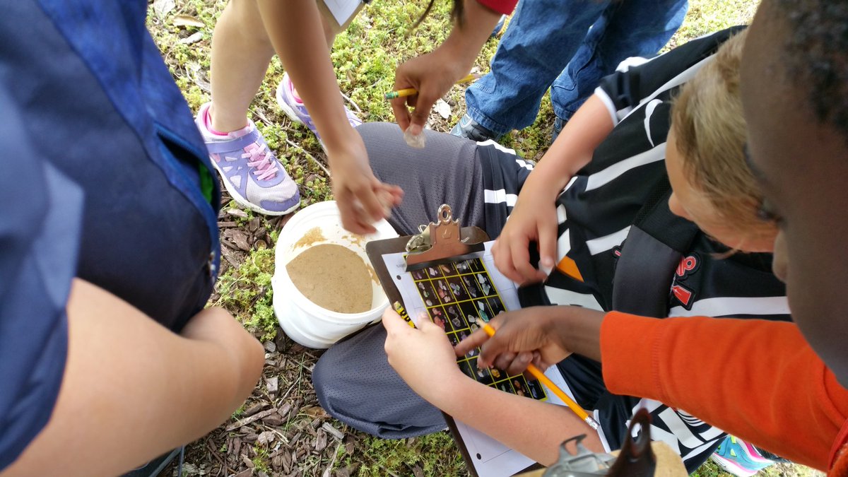KyleHamstra's tweet photo. Happy ⛈ held off for scavenger hunt. Thx to https://t.co/vqgQLwvP9A for supplies. Fourth gr rocks! #sci4P23 #SwimFwd https://t.co/iZJ74pZhOh
