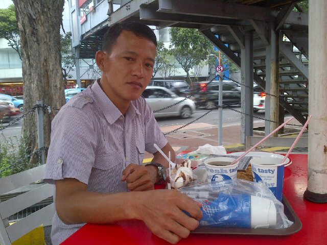 Bismillah semoga dialah imamku kelak , yg sllu menuntunku ke jalanmu YaaRobb :)