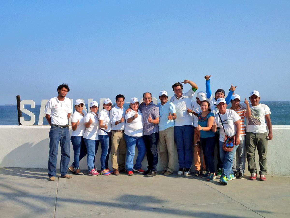 CsarVillalobos7's tweet photo. Equipo @BlancaIslasM promoviendo @alejandromurat #CocoLeon @SalinaCruz #JuntosSiPodemos @PRIOaxOficial @Mafud_PRI https://t.co/NmaegbjG42