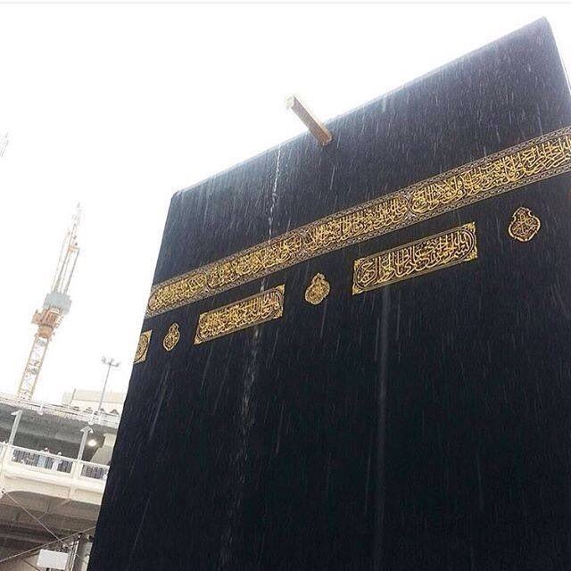 Alhamdhulillaah's tweet photo. When it rains in Makkah 😍 https://t.co/qOeDygQHBY