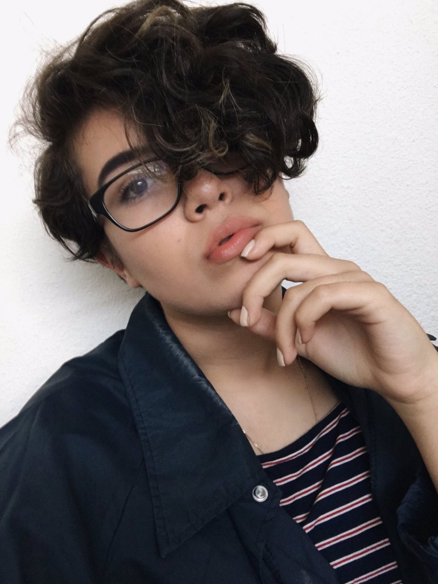 beIllarose's tweet photo. lq selfies on a hq camera https://t.co/0t6xQRAqAe