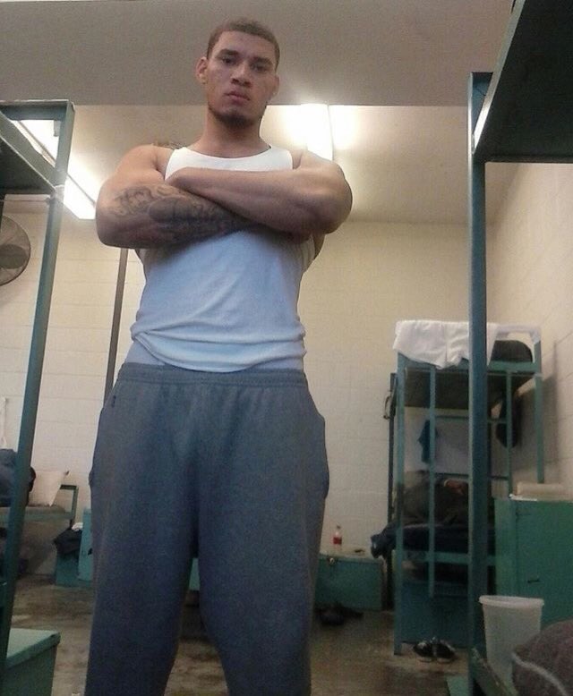 itsChapez's tweet photo. free youngDooda 💂🏽 YoungKingPin‼️ #Td2Ch https://t.co/SzfN4FGOyp