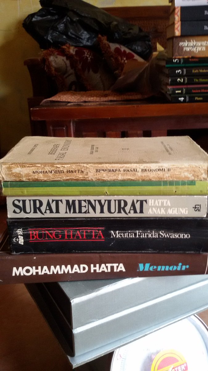 RarebookT tweet picture