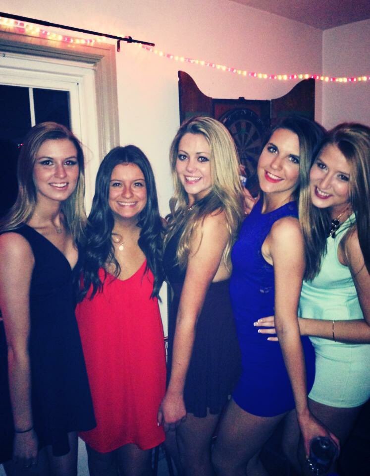 BlueHenMorganR's tweet photo. 👭👬👫 #UDGrad2016 https://t.co/CPBwuthozV