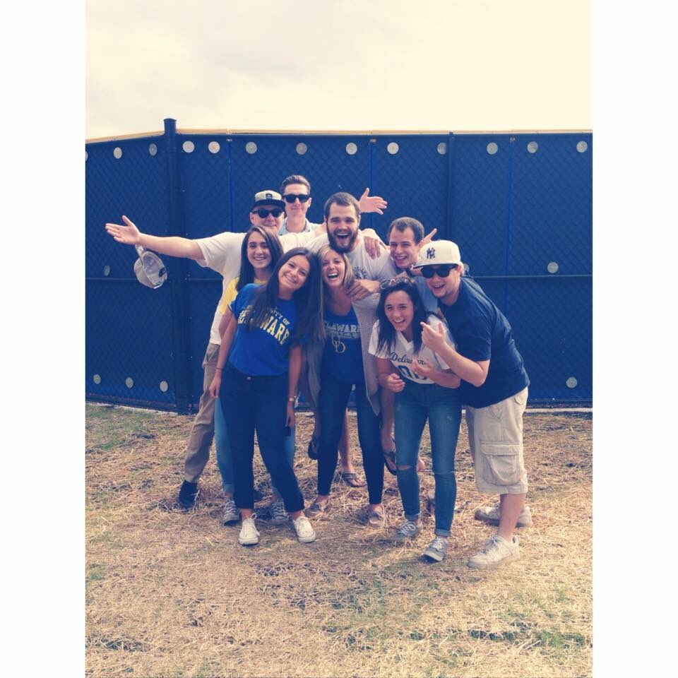 BlueHenMorganR's tweet photo. 👭👬👫 #UDGrad2016 https://t.co/CPBwuthozV
