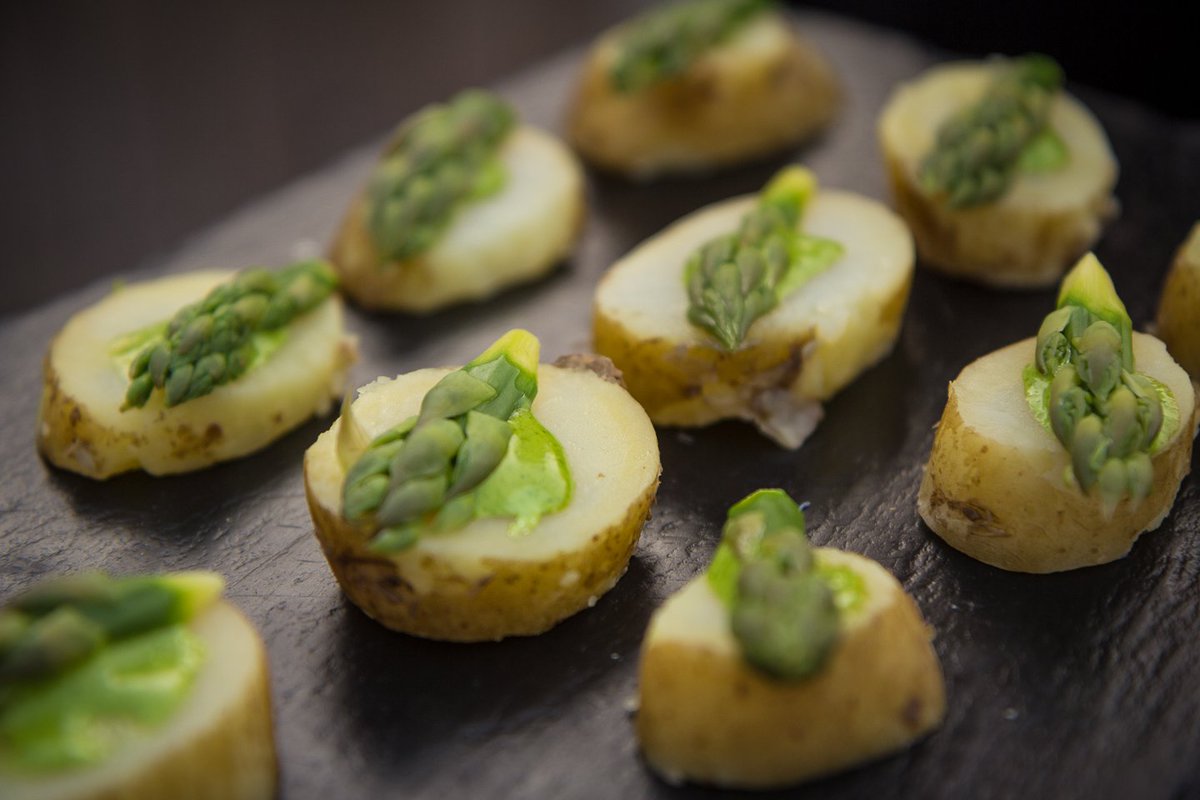EatPictures's tweet image. Gastronomic celebration of the British asparagus season
Pics here eatpictures.wordpress.com/2016/05/06/asp…
#AsparaFeast
