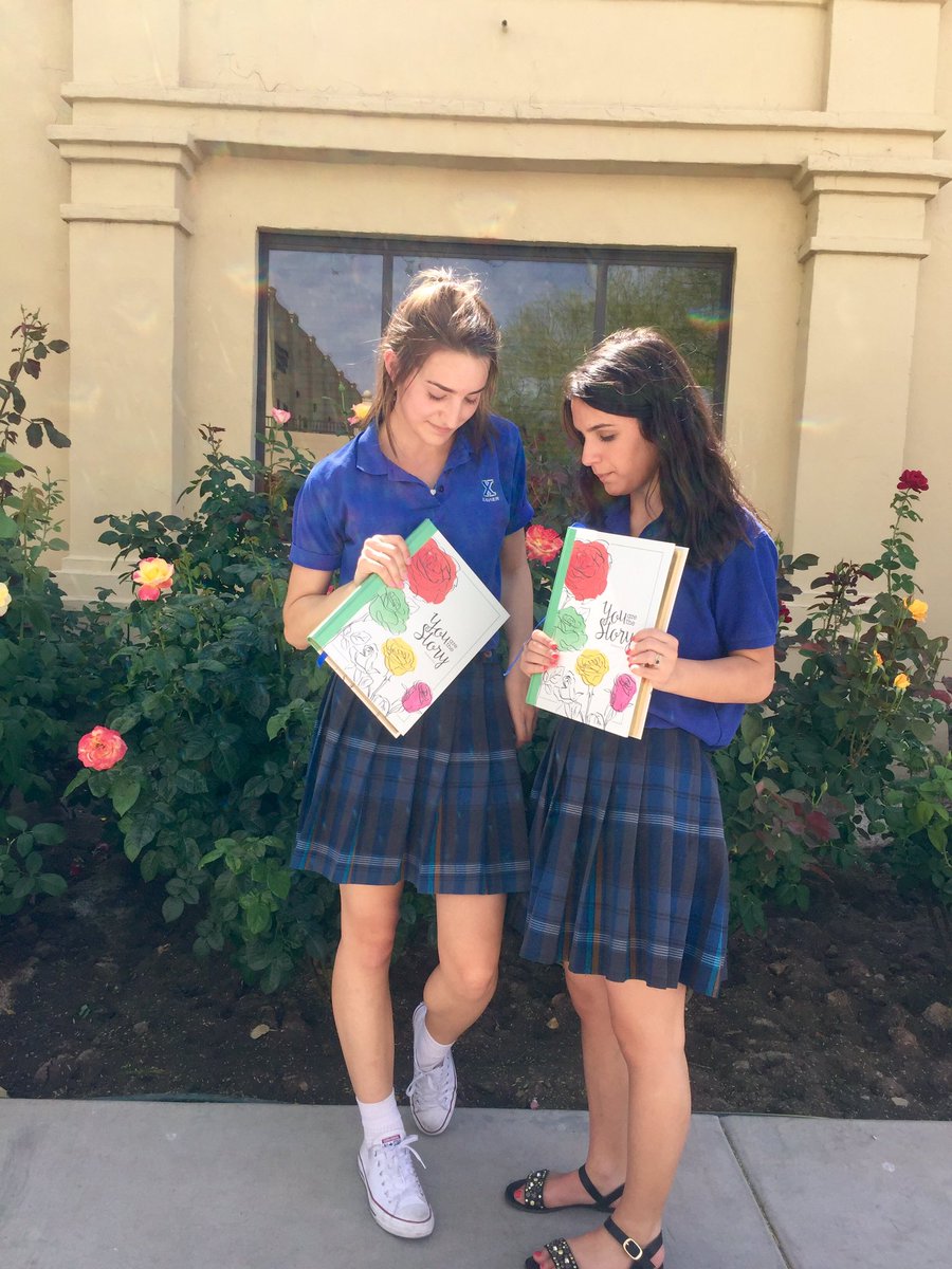claudia_mascari's tweet photo. taking a good pic was almost as hard as making the book. To the best Editor-in-chief 📚 love u @chiaraminneci ❣ https://t.co/QlW0RNKnuQ