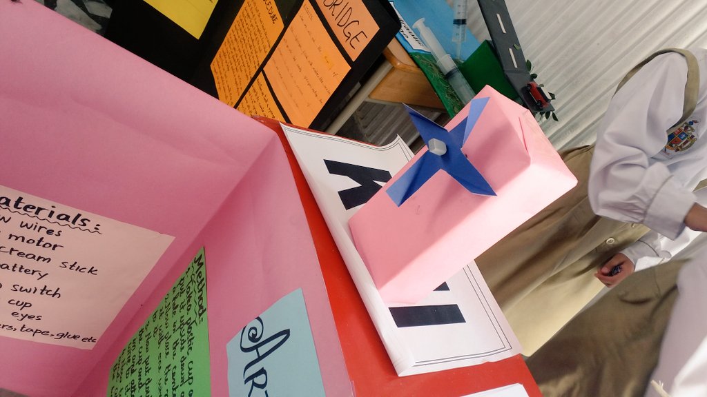 amschool80's tweet photo. #ScienceAndArtsFair student showing the windmill created by her. #Welearnthroughfun. https://t.co/hIt6iMAsk7