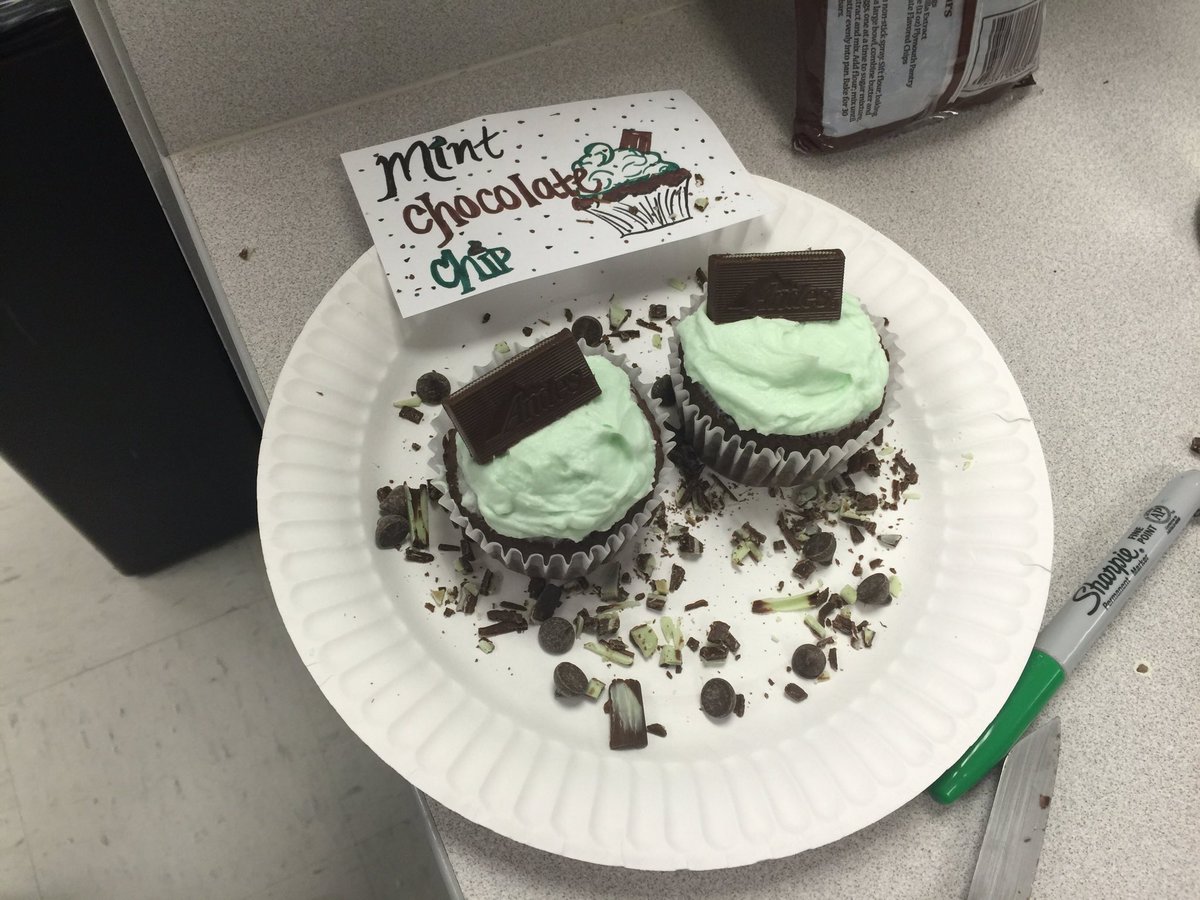 BlhsFCS's tweet photo. #BLHSCulEssen you all are amazing. Can't wait to see the final round of cupcake wars!  I'll post more tomorrow 😃 https://t.co/1M7TikgTdd