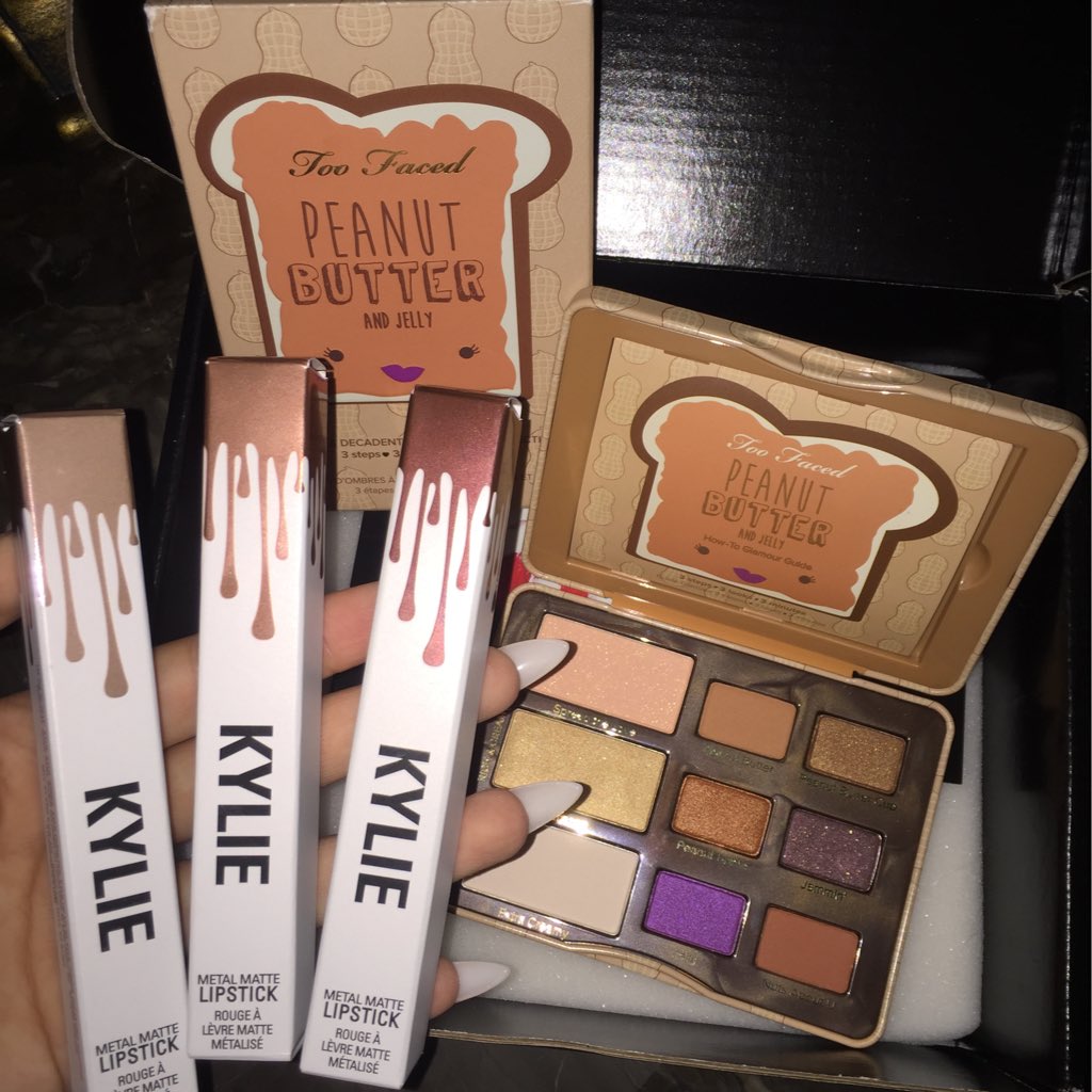 daisymarquez_'s tweet image. ✨Giving away the Toofaced limited edition PB&amp;amp;J palette &amp;amp; Kylie Metal Matte lipsticks✨