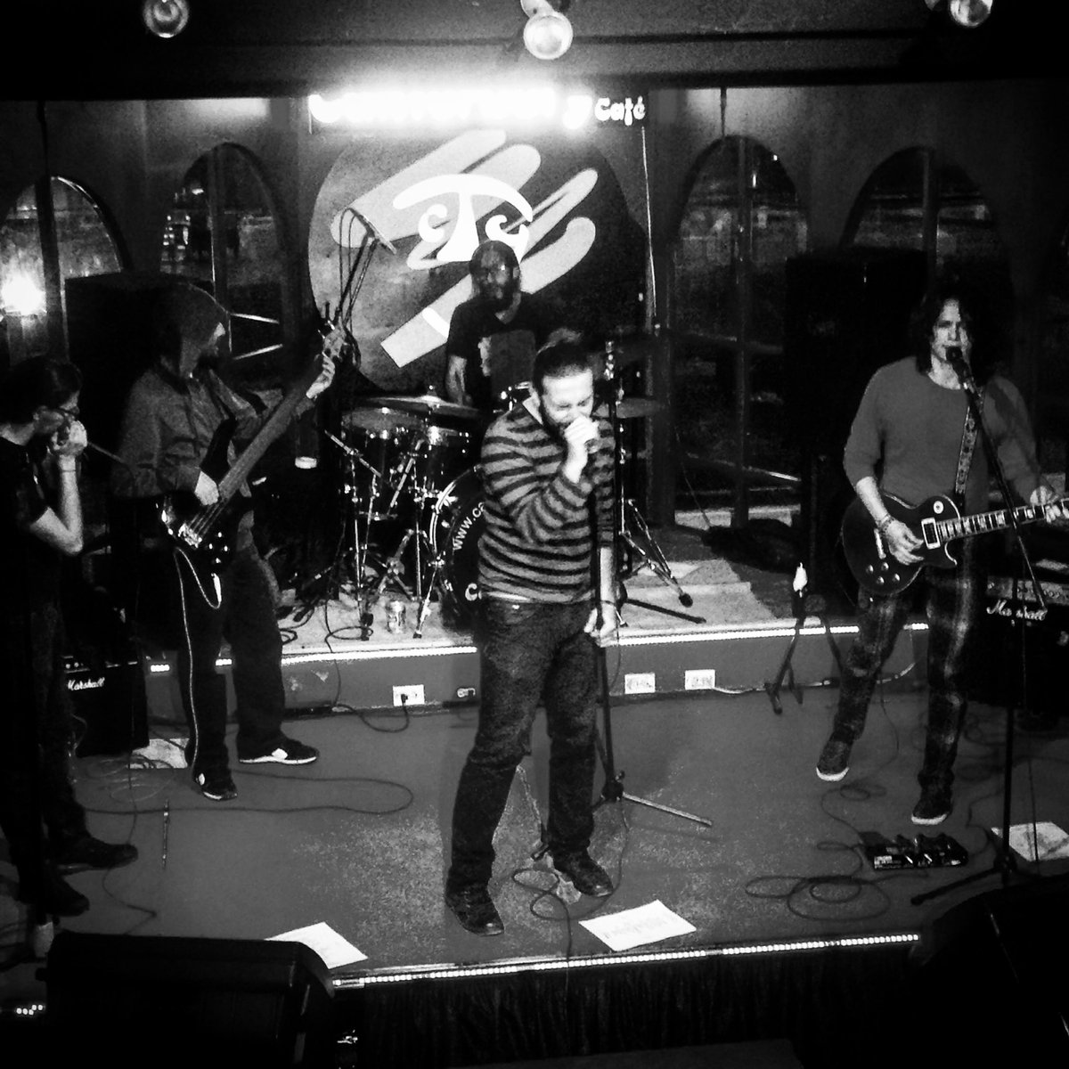 Juancho Medina (@hankchomedina) on Twitter photo Bandota! <a href="/FonikaBand/">Fónika Band</a> en <a href="/CafeCanterbury/">Canterbury Cafe</a> evento <a href="/ArteConexion/">ArteConexion</a> #RockColombiano #Blues #Rock #gibsonlespaul Bandota! <a href="/FonikaBand/">Fónika Band</a> en <a href="/CafeCanterbury/">Canterbury Cafe</a> evento <a href="/ArteConexion/">ArteConexion</a> #RockColombiano #Blues #Rock #gibsonlespaul
