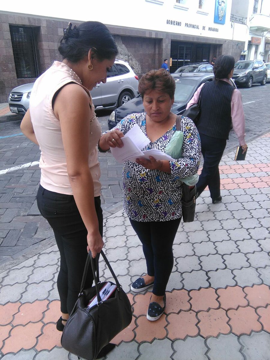 Andreaconibarra's tweet photo. No es necesario estar en una oficina para atender sus peticiones y trabajar por Ibarra. https://t.co/xixRJVR1Ba