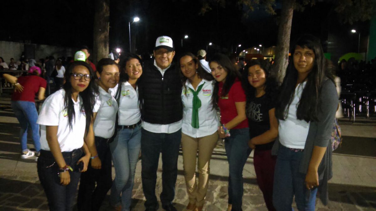 karlaSolisluna's tweet photo. #VamosJuntos #Al100 a trabajar por #Durango @EVillegasV @manuelherrera1 @erikayanel @Marisol_rosso @MujeresAl100 https://t.co/nVsQVh8Bvg