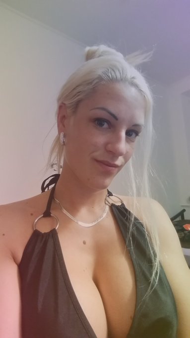 Watch Blanche Bradburry 🔞 official's leaked NSFW photo on TwXstars