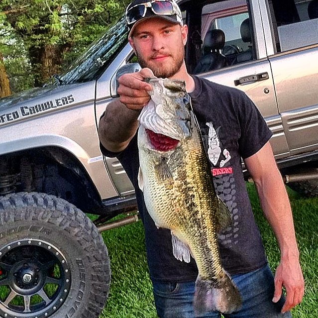 joelburham's tweet photo. Pitched a top water frog right in her front door #7lbsonthemoney #caughtongopro #freak https://t.co/sNf7CJ6mRz