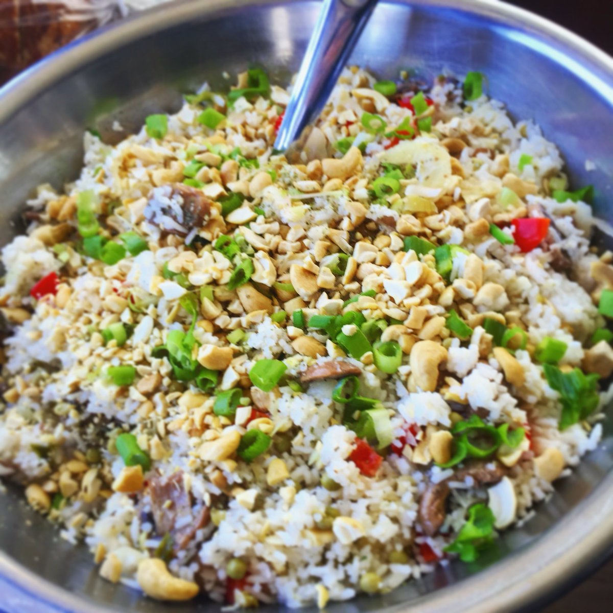 thisusedtobe's tweet photo. Rice, pea, pepper, scallions, mushrooms & apple cider herb dressing #theavanti #daveandanni #bargetours #healthyfood https://t.co/ya8lSAfF2O