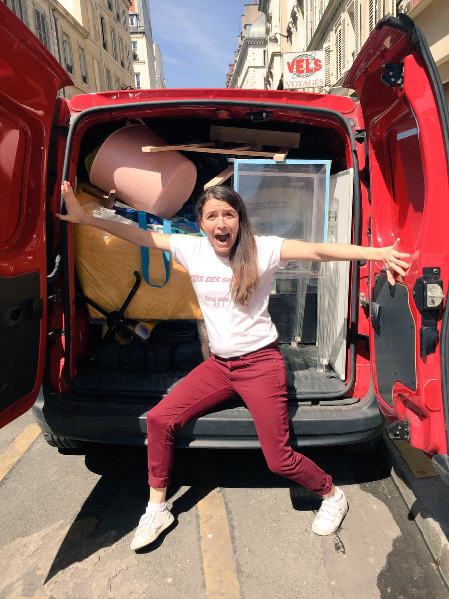 Lescolocataires's tweet photo. Hier on a déménagé nos affaires du Theatre Trevise... Prochaine étape @avignonleoff #kangoo #avignonoff https://t.co/w3pH9M0WyW