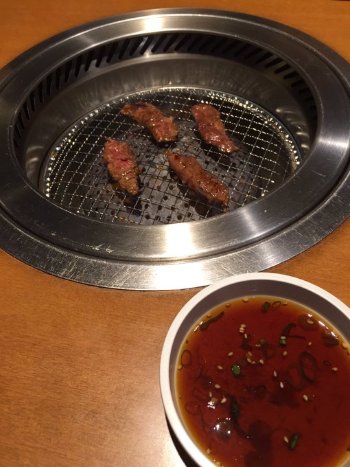 ガハハハ!働いて食う肉は旨えなァ! 