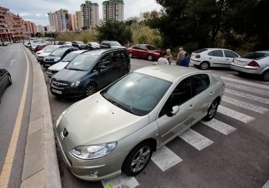 🚫 Aparcar en los pasos de peatones entorpece el tráfico, a los peatones y te puede costar hasta 200€
#SeguridadVial