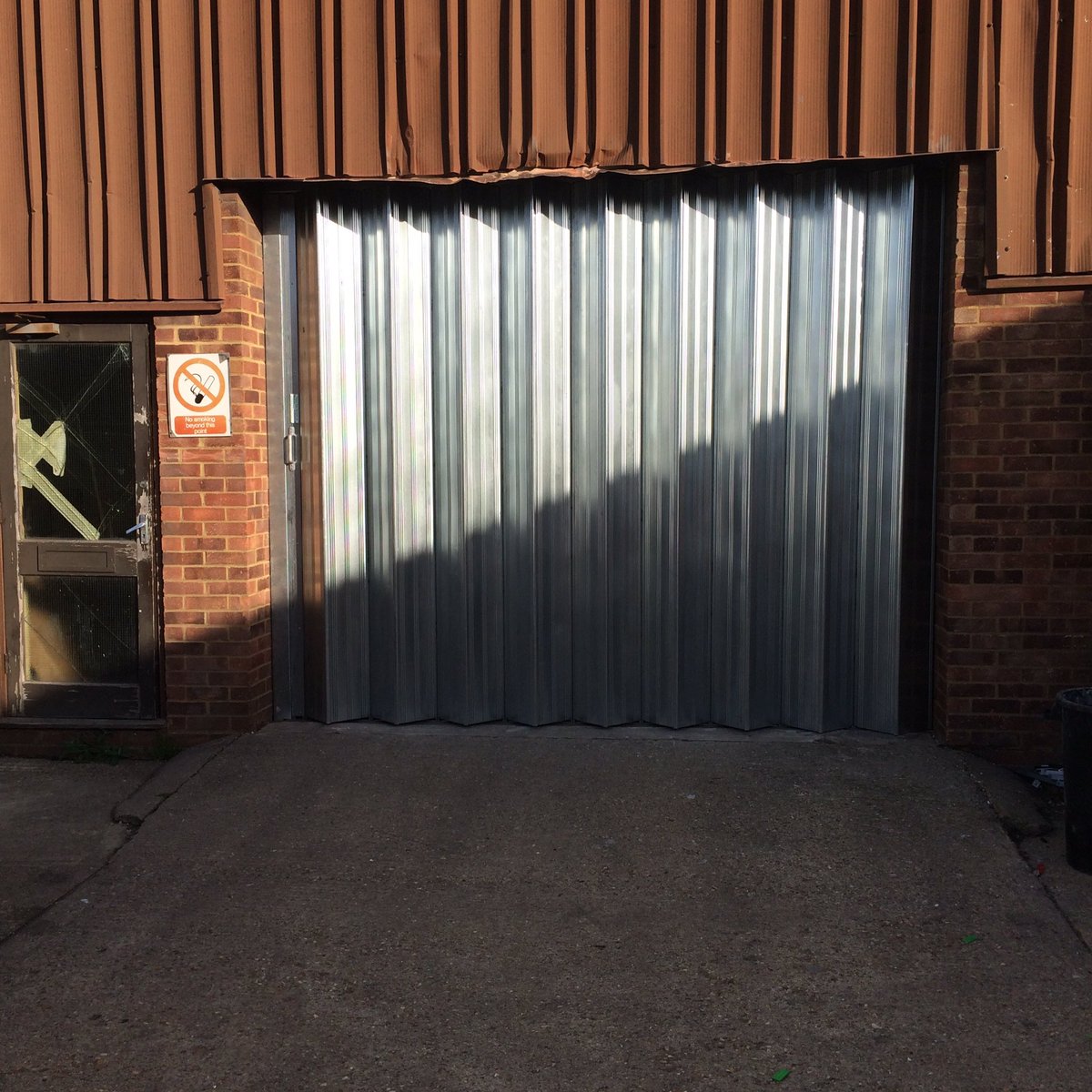 factory_door's tweet photo. Factorydoorservicesltd Sliding Doors r grt when your premises #factorydoorservicesltd #slidingdoors #calloutservice https://t.co/dLtqLcU61B