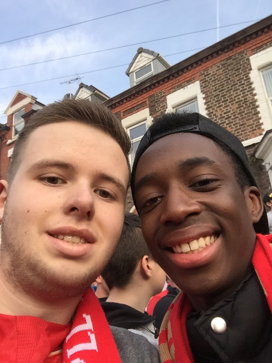Liamrobertwade's tweet photo. @Manny_Official great result for the Reds last night it was great to meet you before hand icing on the cake really https://t.co/8bWn56lVYe