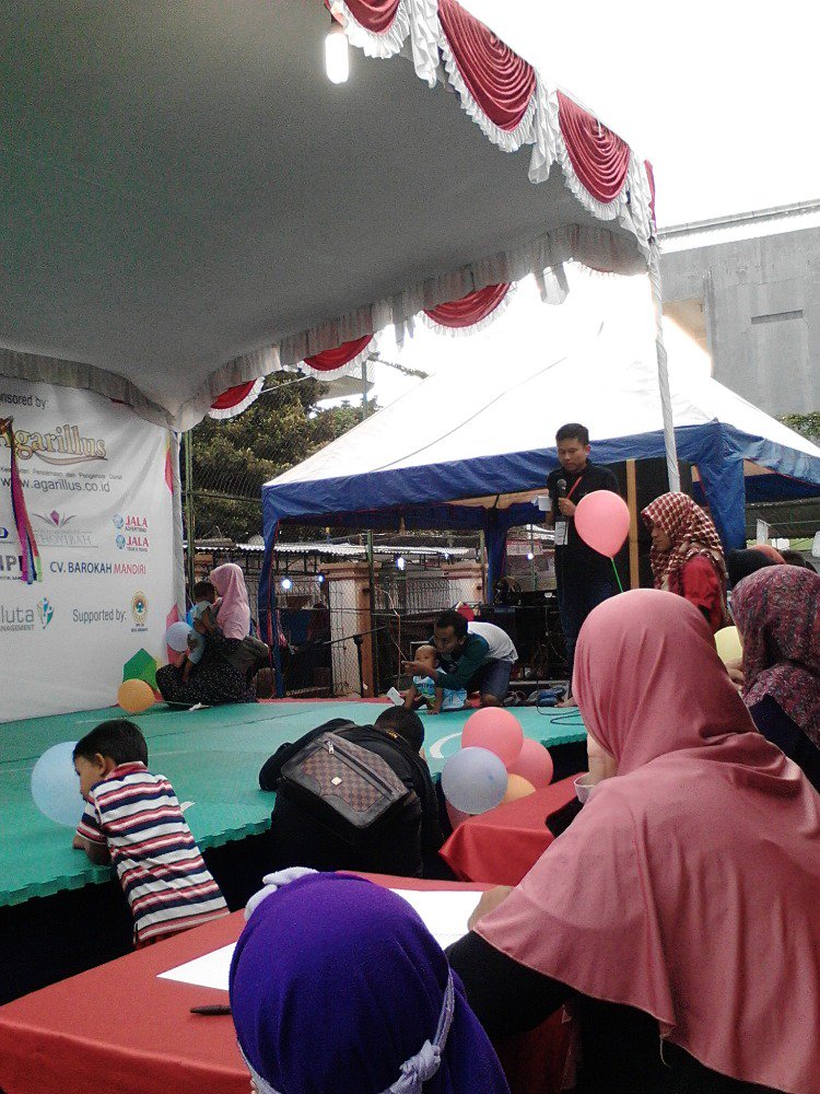 SoloMandiri's tweet photo. Bentar lg bakal dimulai "Lomba Balita Sehat dan Cerdas" :-D
#Bsm2016 #SolutaGayeng #SolutaManagement https://t.co/7i0JLMfNjn