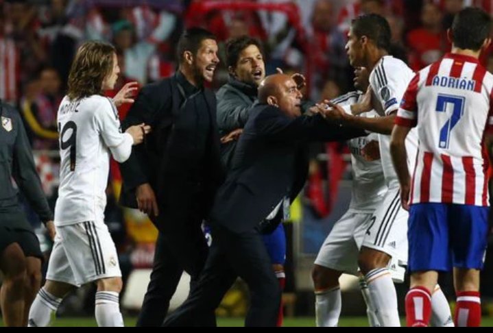 LeKouss's tweet photo. Re @Simeone ! Nous avons des comptes à régler,rendez-vous 28 mai El Chochotte #FinaleCL #Grabuge
#TweetCommeVarane https://t.co/E7i01NxOx5
