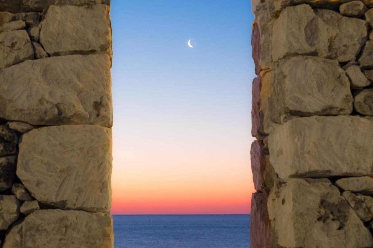 siracusamente's tweet photo. Alba sul #mare di #Siracusa:uno scrigno si apre a noi #sicily #nature  @PassagetoSicily @seisiciliano  @FotoeViaggi https://t.co/ru0YUxVbU0