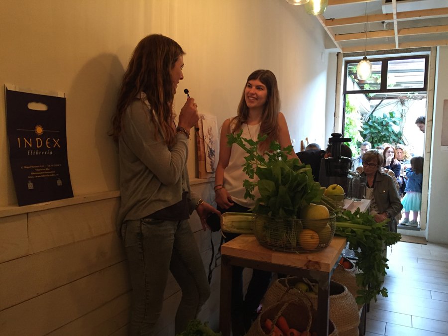 Cossetania's tweet photo. Unes imatges d @CarlaZaplana #SucsVerds #Superfoods #restaurantNatural @VilassardeMar @LlibreriaIndex @Delpagesacasa https://t.co/364oM80Mtc