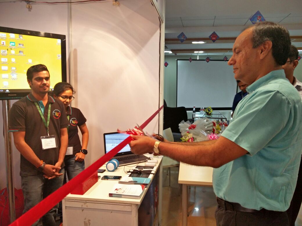 drruchibhatt's tweet image. Dr. Santanu Paul, Distinguished Fellow, IDRBT inaugurating the Tech booth @huginnovations at #techvantage2016