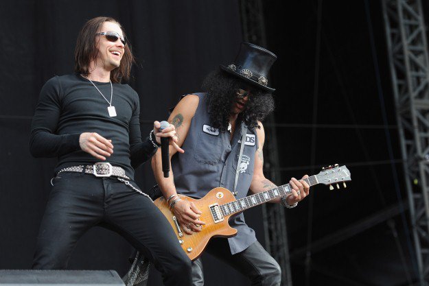 That’s it! These two know how to rock! 😈 <a href="/Slash/">Slash</a> <a href="/MylesKennedy/">Myles Kennedy</a>