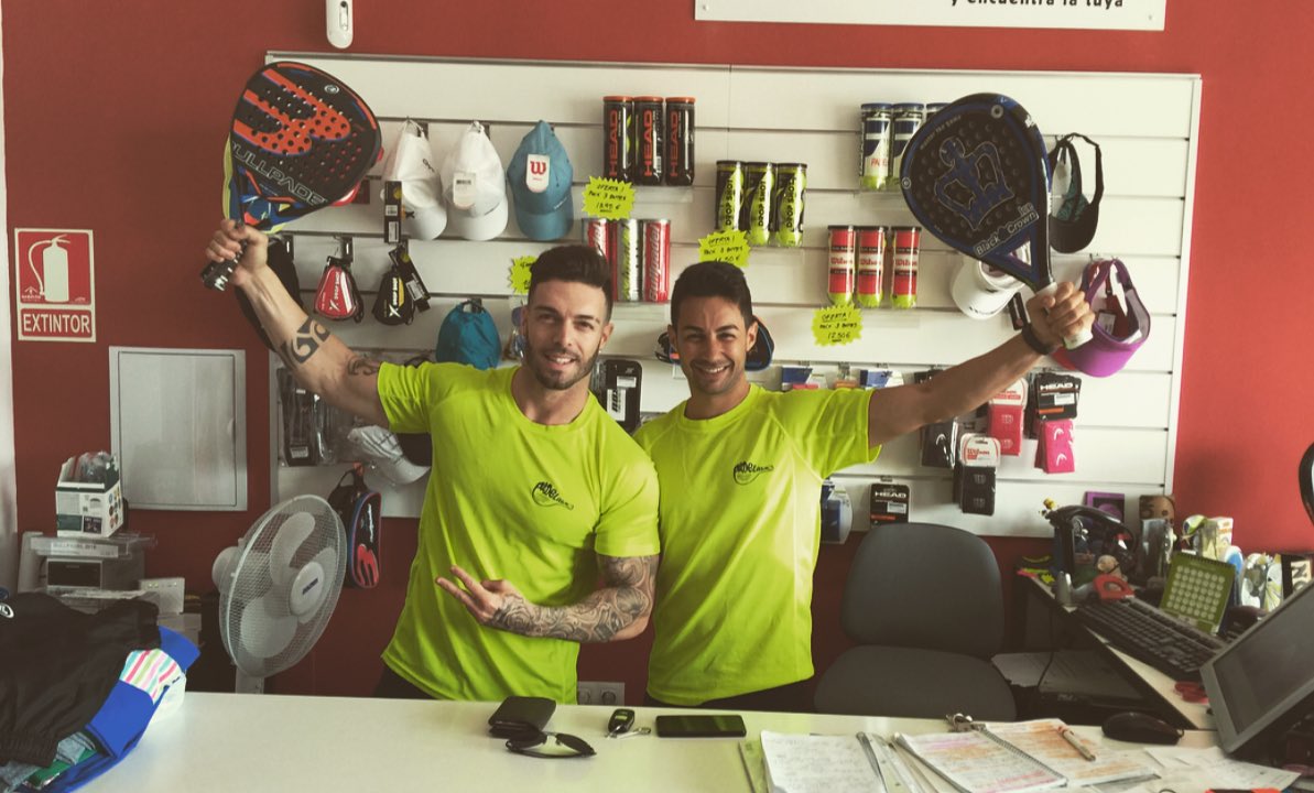Raseloficial's tweet photo. Mañana de Padel con mi gente de @padelissimo @Miguel_Lamperti cuando quieras!! Jajajaj ganas de verte! https://t.co/aQhpgiFjAq