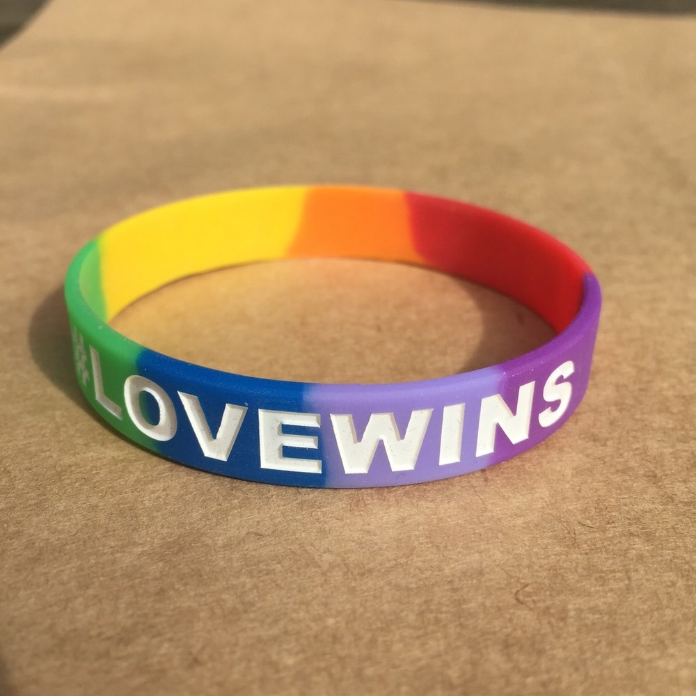 TeamRayon_'s tweet photo. #TEAMRAYON x #LOVEWINS ❤️💛💚💚💙💜 @JaredLeto https://t.co/X8ZyOXsmJb #ECHELON https://t.co/Y8b7H0wLth