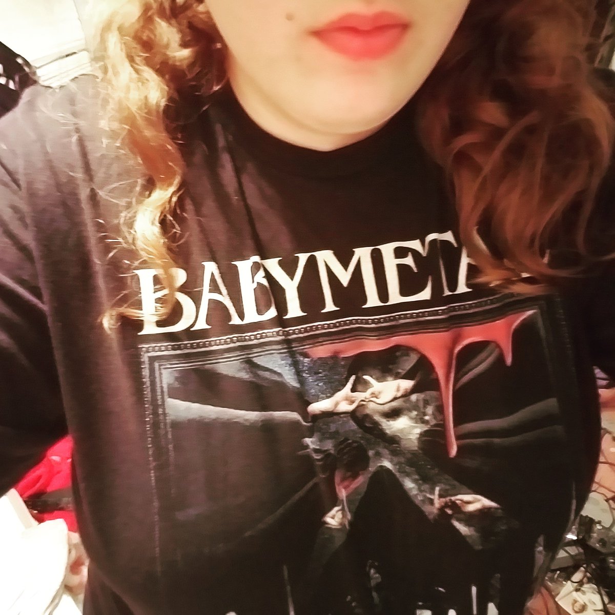 MaxriaXV's tweet photo. The difference between past me and me now: Past me got nervous in crowds. Now I'll push through crowds for a shirt. https://t.co/SVuHVVoSWO