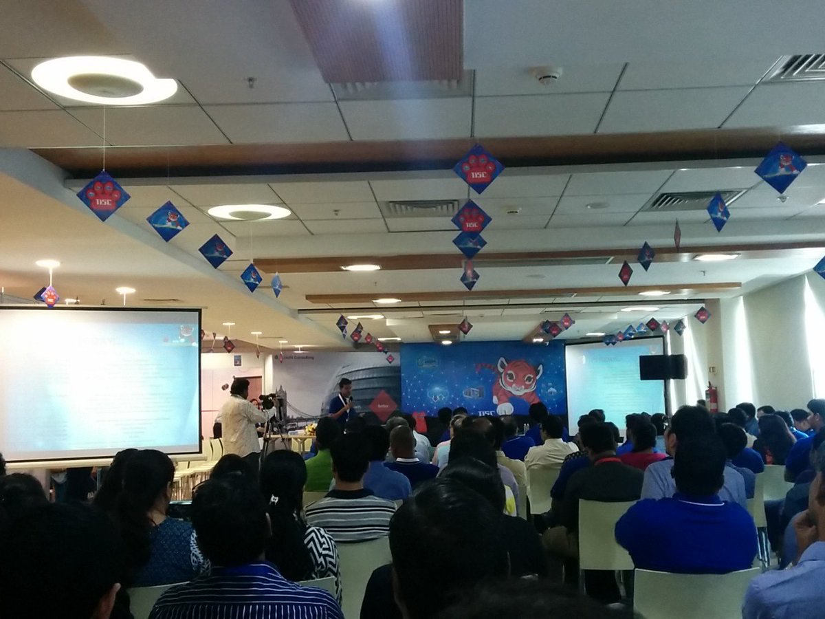 Sumitcs1's tweet image. #Techvantage2016 Venkat Kunche sharing the agenda for the day.