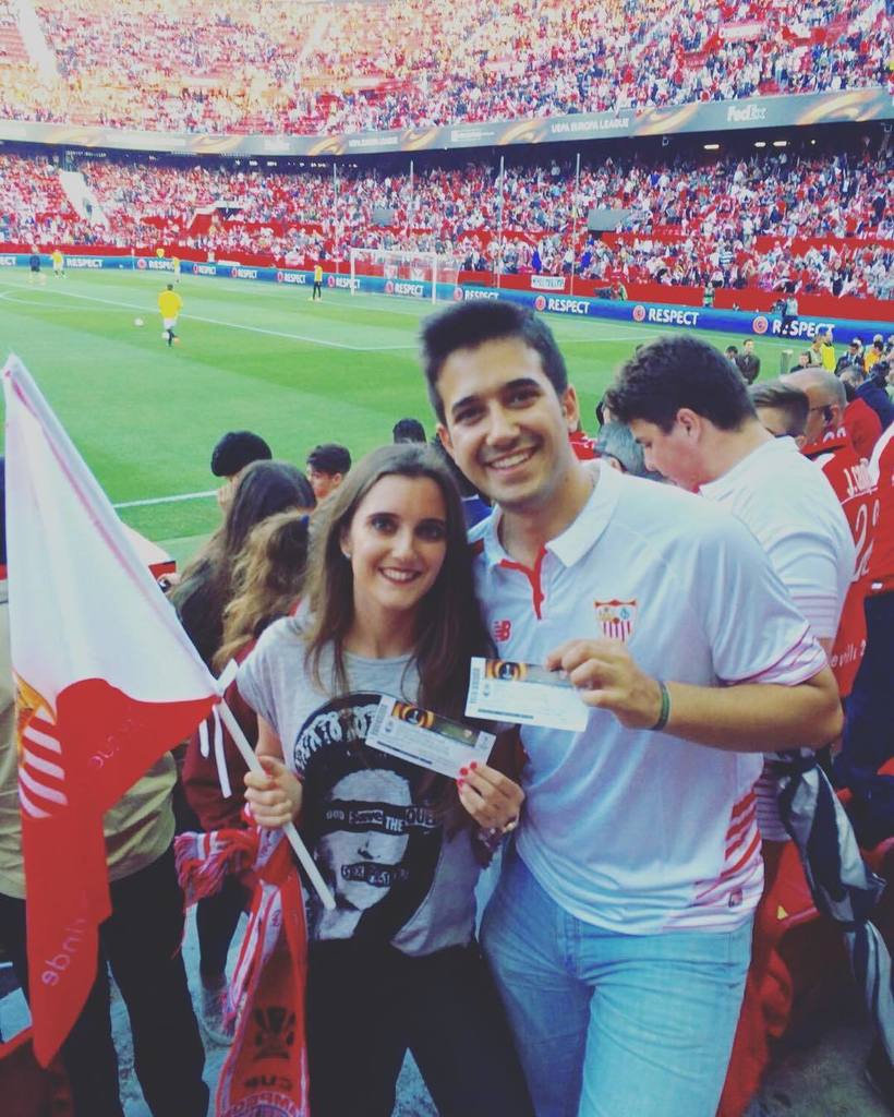 vamossevilla_ig's tweet photo. ❤️ Buenos días ⚽️ No, no es un sueño de anoche... ¡¡¡ESTAMOS EN LA FINAL!!! 🔴⚪️🔴🏆 #UEFA #SevillaFC #gotoBasel #Swit… https://t.co/CnHe1Q7pME