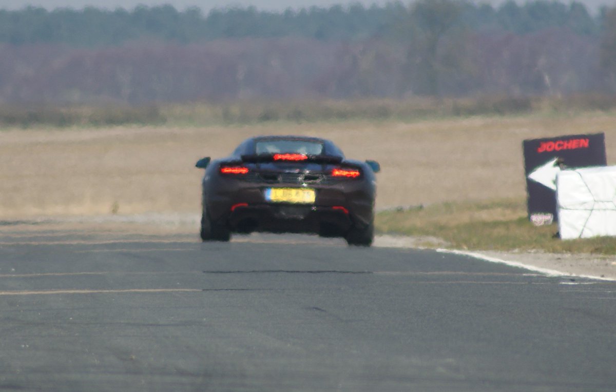 FastFoxAdam's tweet photo. The #McLaren #650s on track @BlytonParkDC for an awesome #MODEdrives test. Pure Perfection @McLarenAuto #Supercar https://t.co/gNTePVOodK