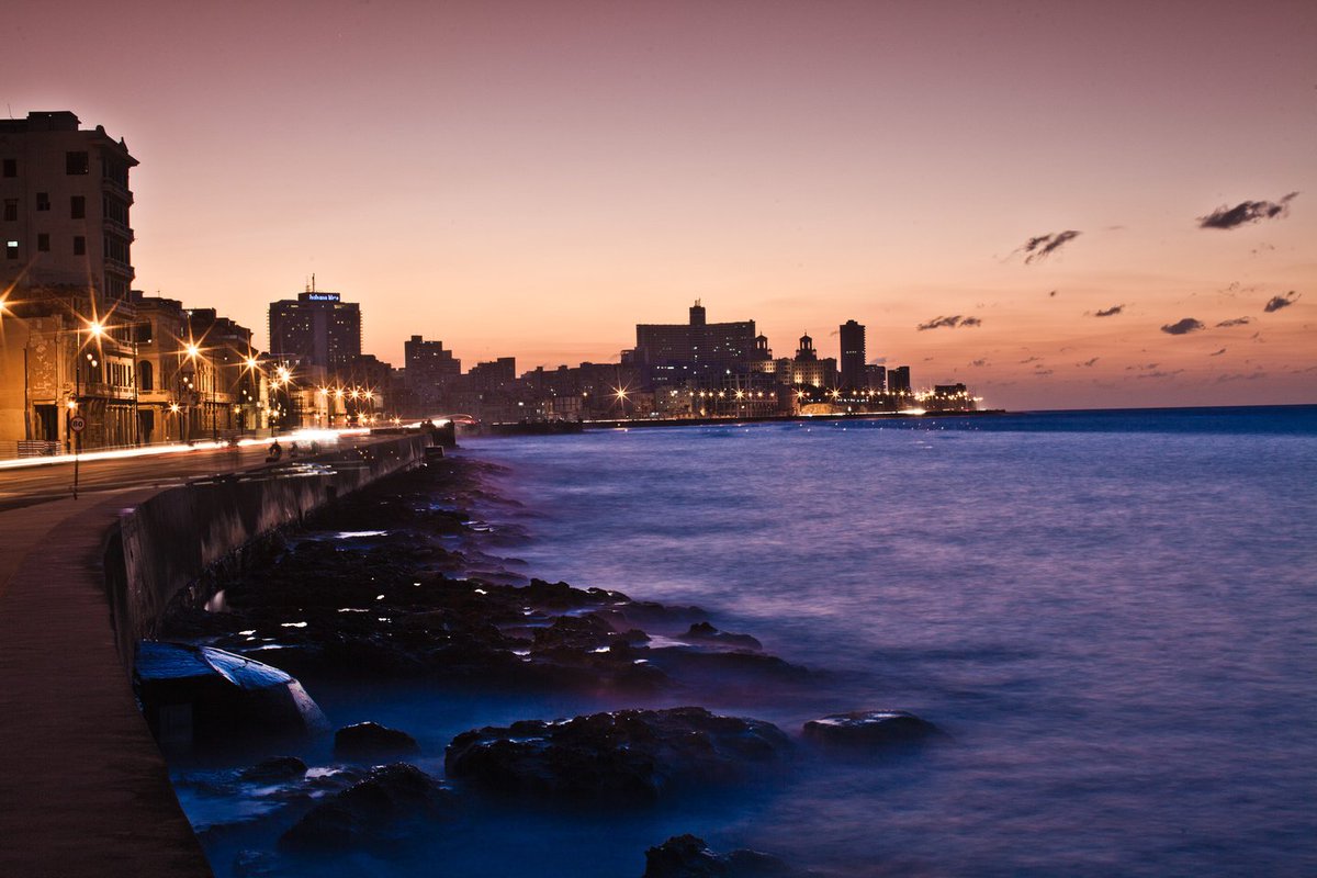AndreCHorton's tweet photo. I love you Cuba. You treated me so well in 2013. Again soon. #dReFOTO #Cuba #Havana #NightPhotography https://t.co/2rMCw6RX5E