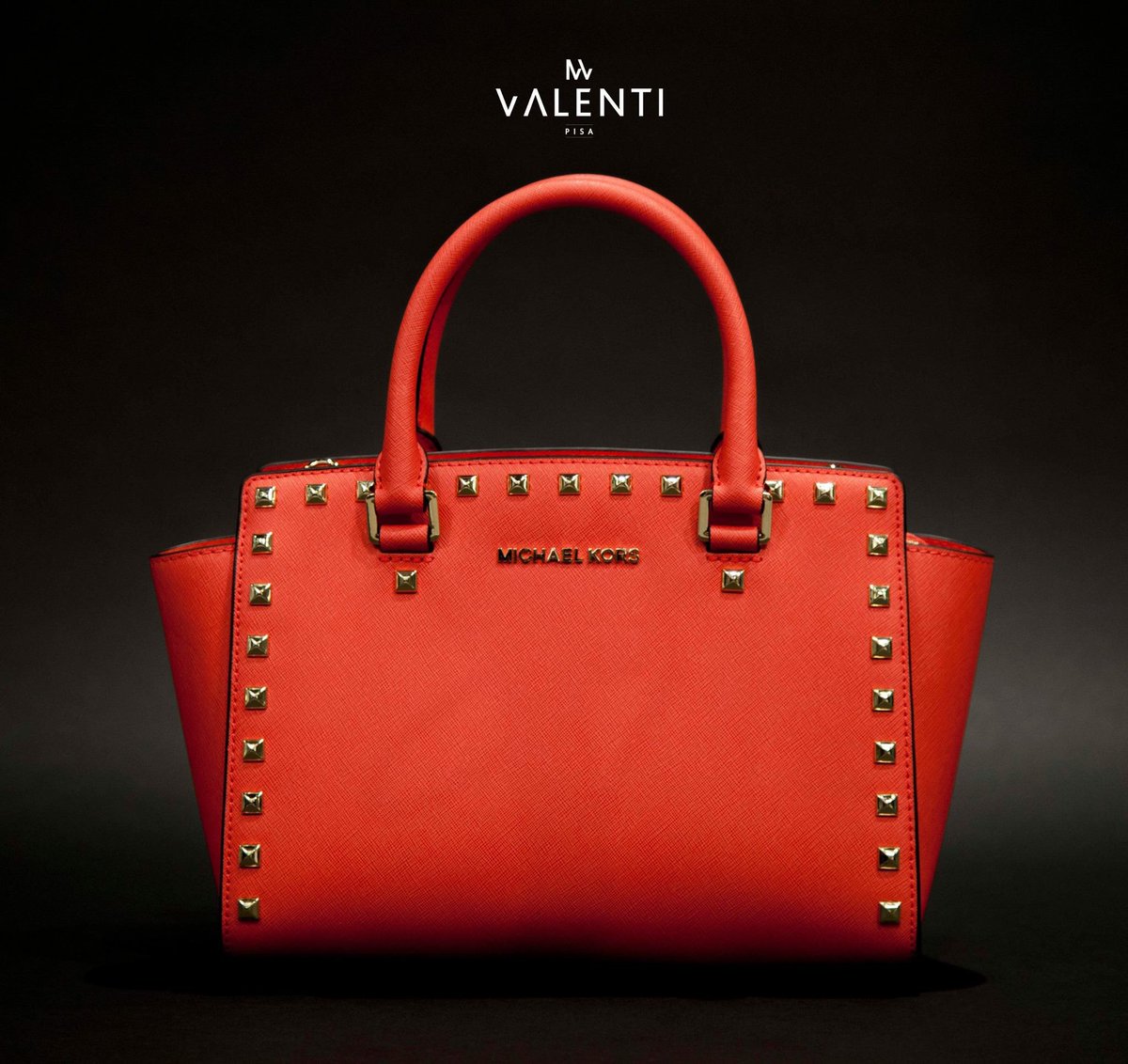 ValentiPisa's tweet photo. @MichaelKors by @ValentiPisa New collection https://t.co/OnqToUonX3