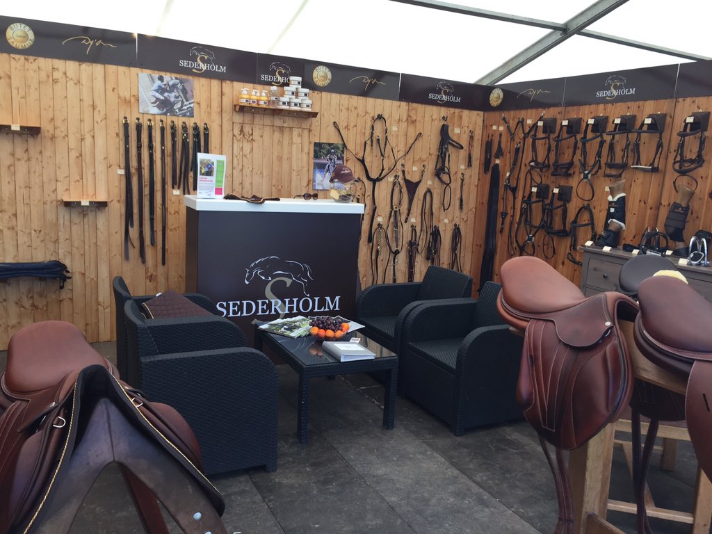 BIG thanks <a href="/d1rtywashing/">Jessica Wicks</a> @clareprentice for setting up beautiful <a href="/nkiSederholm/">Sederholm Selected</a> stand <a href="/bhorsetrials/">Badminton Horse Trials</a>