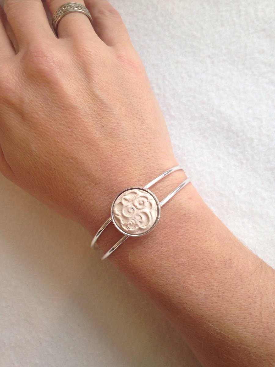 craftyleftdee's tweet photo. Handmade Essential oil diffuser silver plated cuff bracelet swirl d… https://t.co/T6K5vHsbh9 #etsymntt #ClayDiffuser https://t.co/Zzme0u60rl