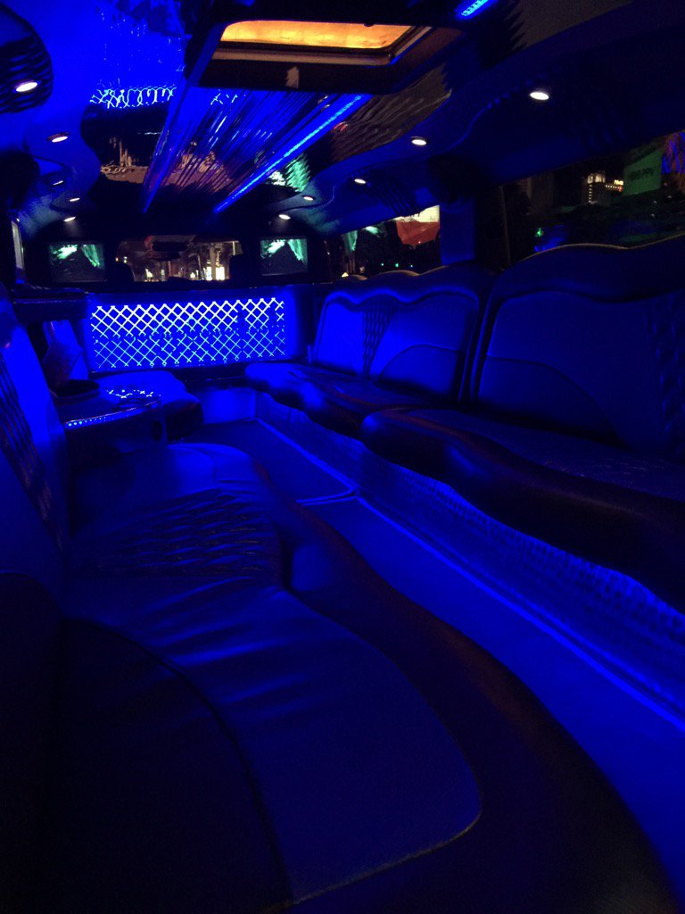 Surveillance702's tweet photo. #Vegas living like a docta!
#StretchedHummer https://t.co/Er2TWisR8j
