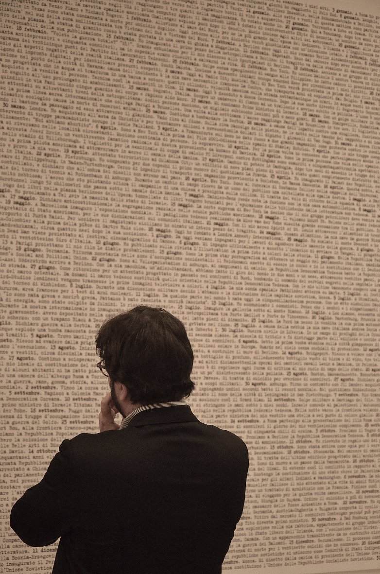statrosapristin's tweet photo. Qui @costantino2 interroga il diario di Daniela #Comani #OggiDomani @museiincomune @diconodioggi
Ph. Laurence Guigui https://t.co/gcBn2kFiaP