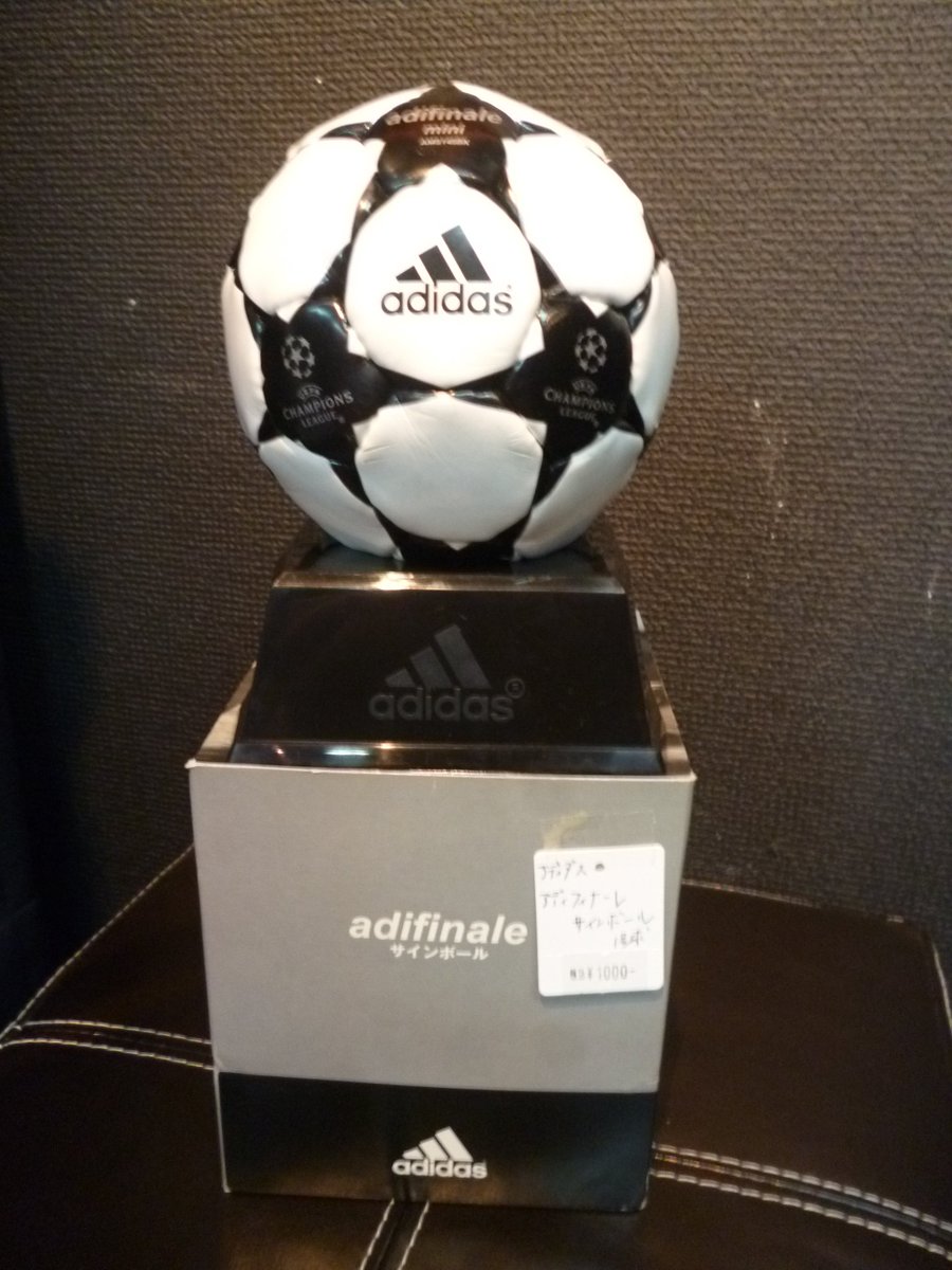 Vintage Sports 商品情報 町田店 Adidas Adifinale サインボール 1号球 1 000円 その名の通りサインをもらうのもありですし リフティングの練習にも使えます 1点限りです サッカー ボール 町田
