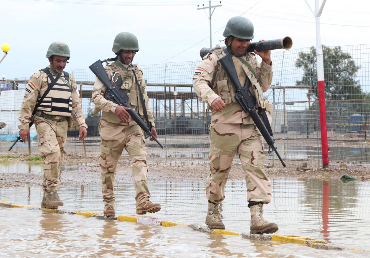 تدريبات الجيش العراقي الجديده على يد المستشارين الامريكان  - صفحة 3 ChwTQOnXEAAlLI0