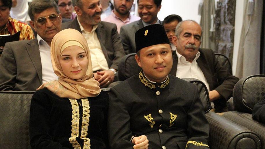 detikcom's tweet photo. Pernikahan Syahdu Staf KBRI dan Gadis Suriah dengan Mahar Hafalan Quran Hadits https://t.co/SvvEPA5wqu https://t.co/NrBsjV8h5p