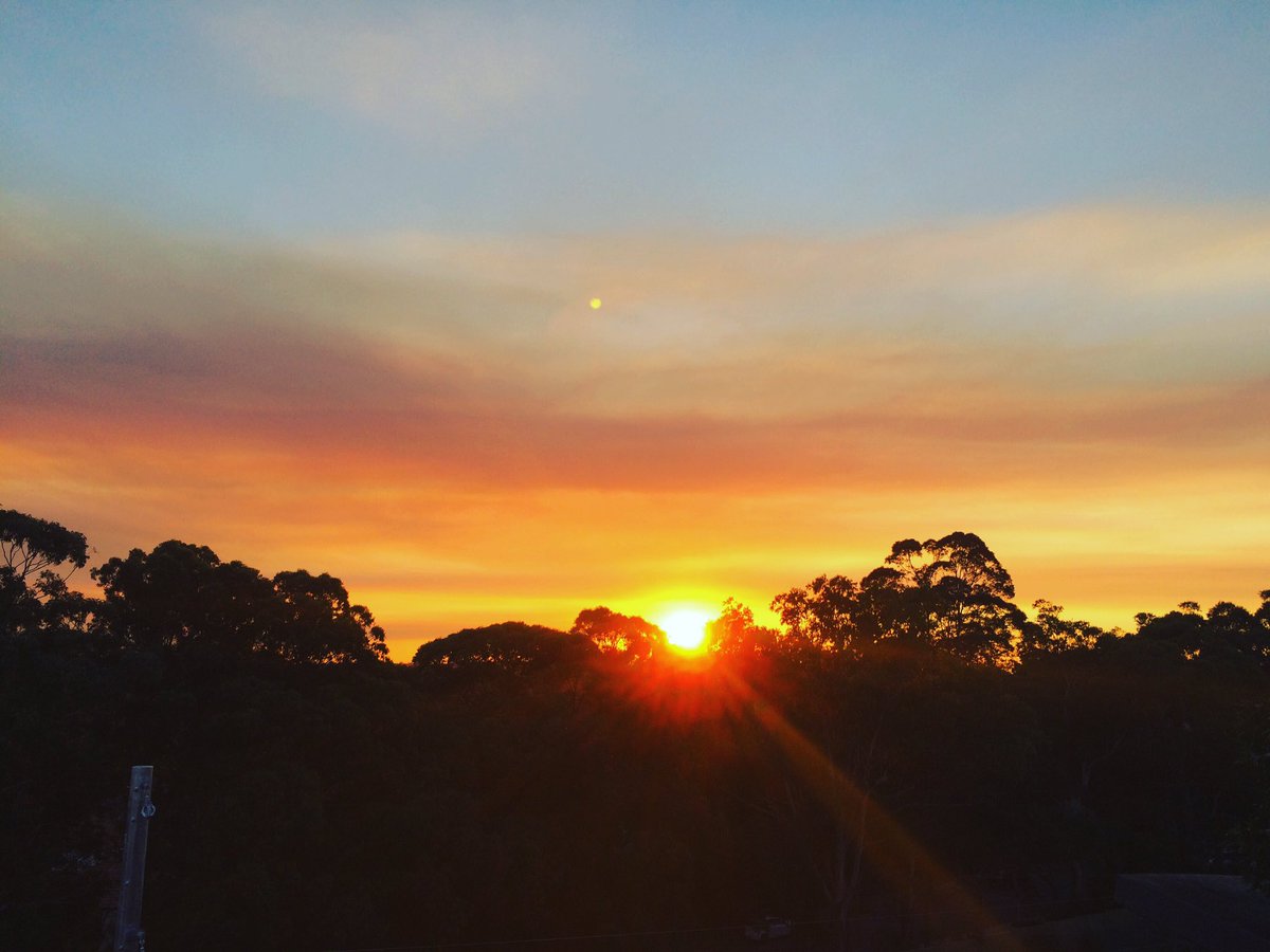 JazHitchen's tweet image. Beautiful sunset the finish the week! #Sydney #sunset