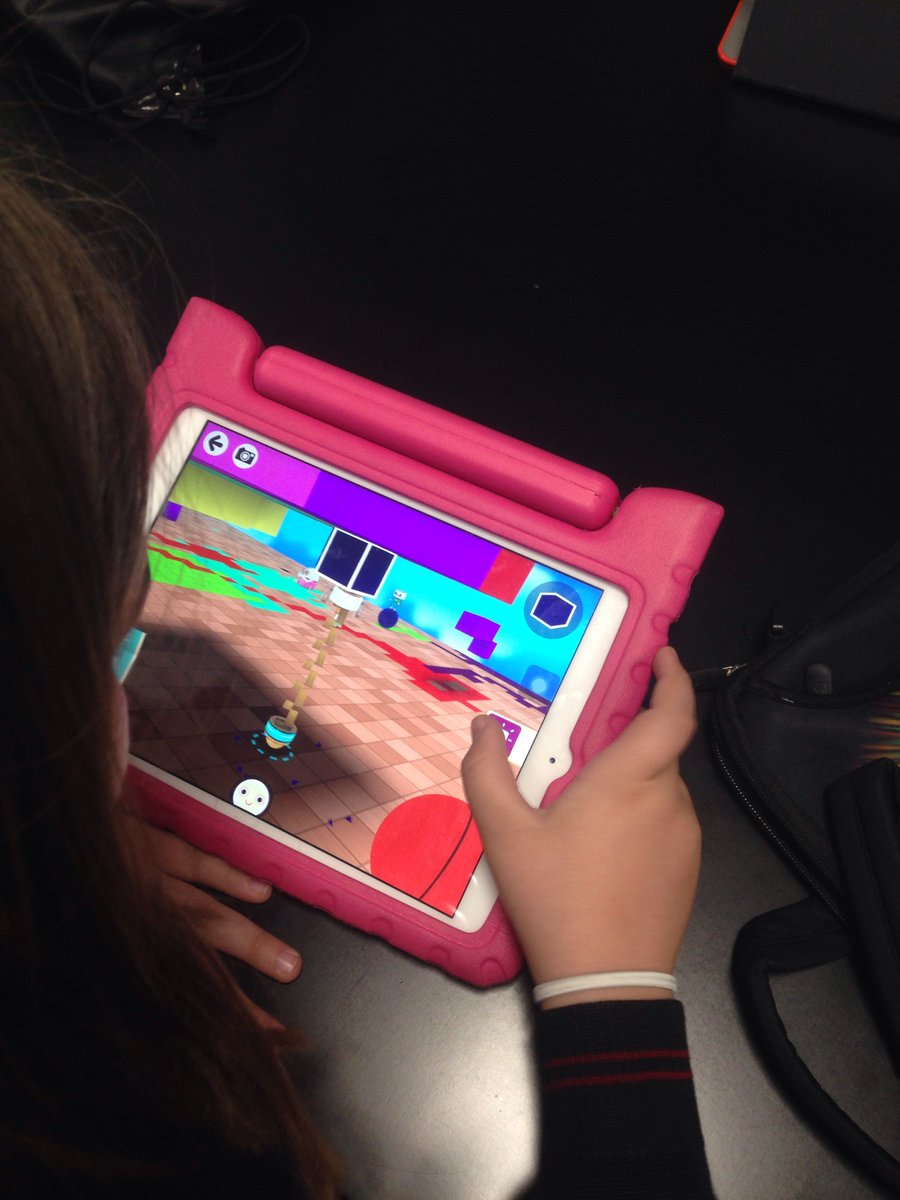 larita20's tweet photo. Este aรฑo en el @colegio_alameda ademรกs de #Minecraft https://t.co/dxAEe9BnuC utilizamos #tocabuilders https://t.co/Mmj5zJzndt